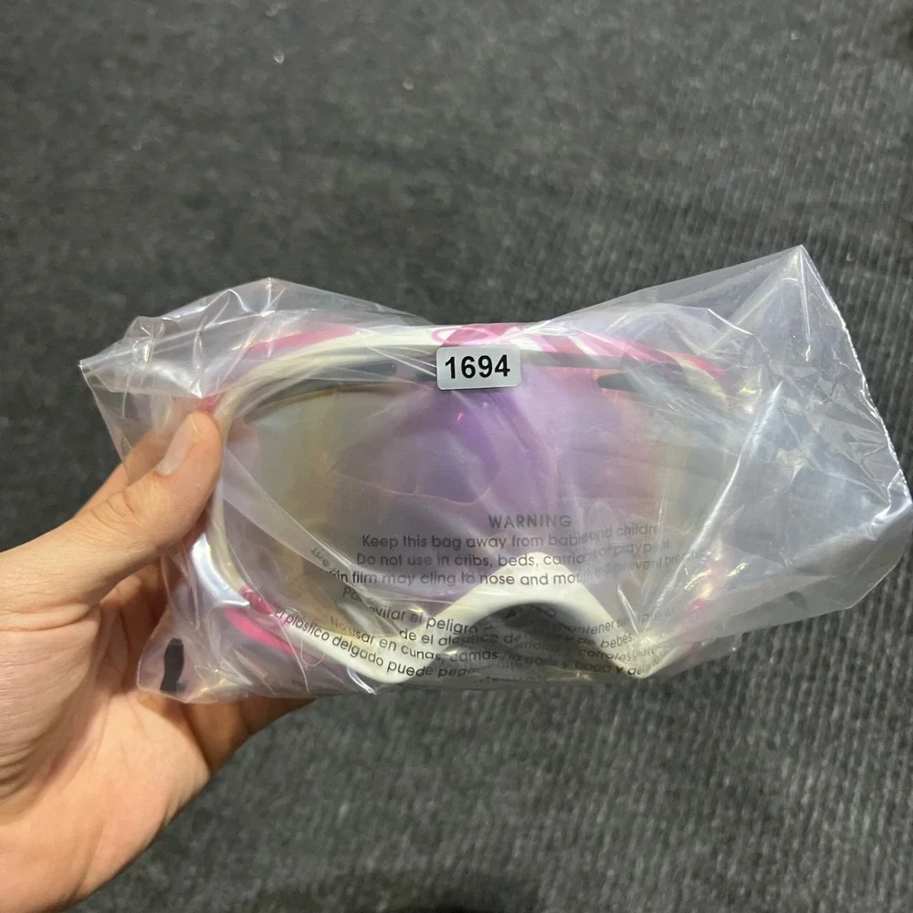 Oakley Elevate Snow Goggles OS Pink White Ski Snowboard Breast Cancer Awareness
